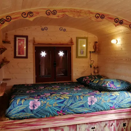Balad'ane Bed & Breakfast Flachères